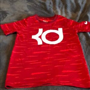 Boys size small red Nike tee